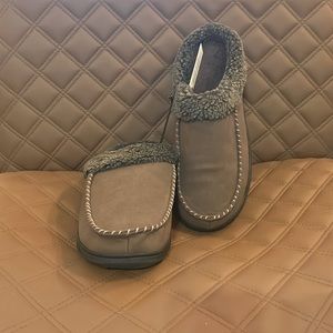 NWT Men’s memory foam slippers